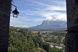 La Peña Montañesa (es), vue depuis Aínsa.