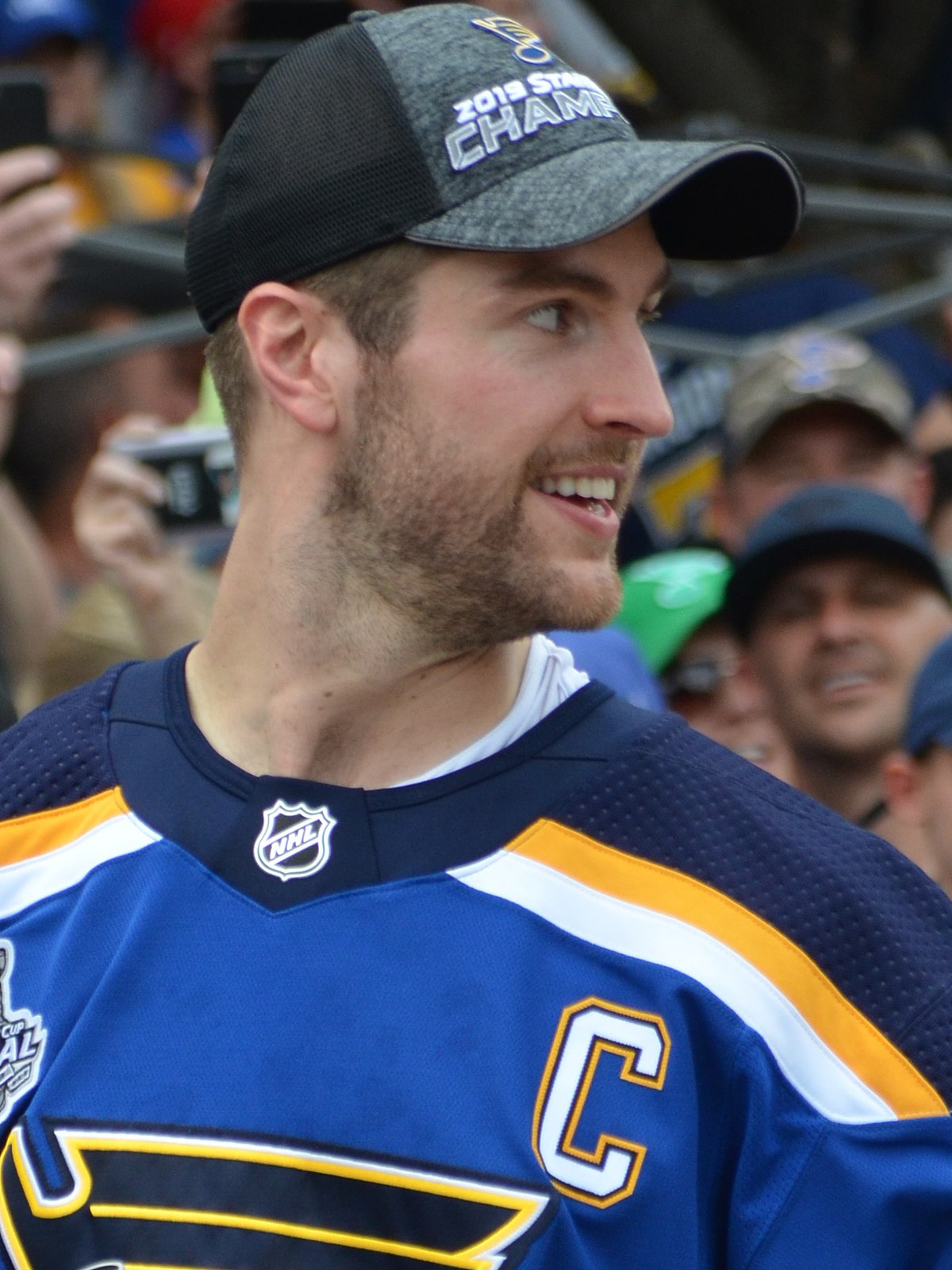 https://upload.wikimedia.org/wikipedia/commons/thumb/d/d7/Alex_Pietrangelo_during_the_2019_Stanley_Cup_parade_%281%29.jpg/1200px-Alex_Pietrangelo_during_the_2019_Stanley_Cup_parade_%281%29.jpg