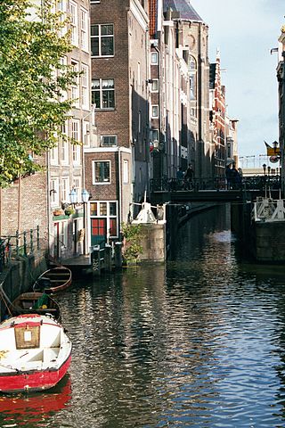 <span class="mw-page-title-main">Oudezijds Kolk</span> Canal in Amsterdam