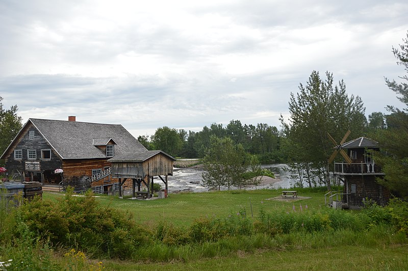 File:Ancien moulin de Sainte-Jeanne-d'Arc, Saguenay-Lac-Saint-Jean, Québec 01.jpg