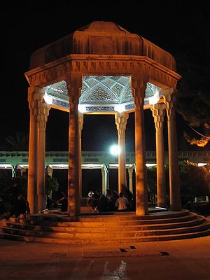 Aramgah-e-hafez nuit shiraz.jpg