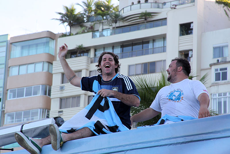 File:Argentinian fans in Rio de Janeiro 11.jpg