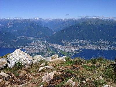 Ausblick (Foto) über Ascona und Locarno auf die Tessiner Alpen