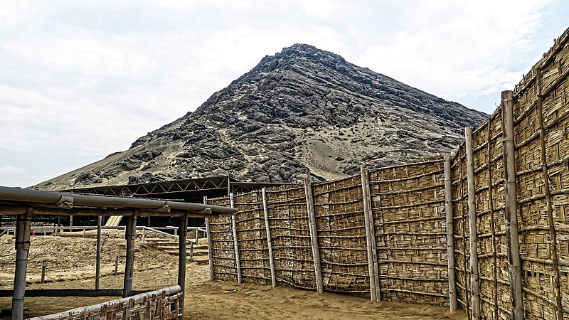 File:Ausgrabungsstätte Huaca de la Luna 60.jpg