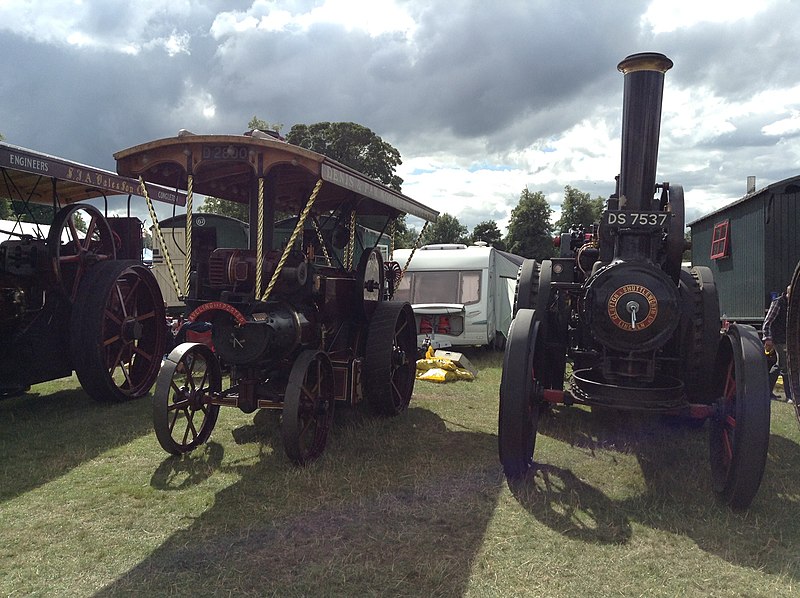 File:Aveling & Porter traction engine 'Julie'; Clayton & Shuttleworth traction engine 'Elizabeth' (15287218079).jpg