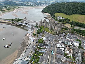 Awyrlun o Gastell Conwy - Aerial photograph of Castell Conwy, Conwy County Borough, Cymru (Wales).jpg