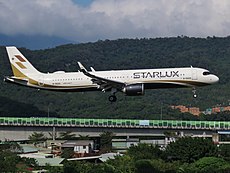 B-58201 STARLUX Airlines Airbus A321-252NX Final Approaching TSA RW10 20191203-5(3x4).jpg