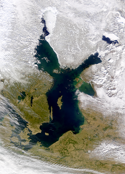 File:BalticSea March2000 NASA-S2000084115409.png