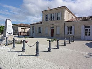 Bayon-Sur-Gironde: Geografie, Bevölkerungsentwicklung, Sehenswürdigkeiten