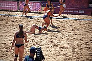 Deutsch: Beachhandball bei den Olympischen Jugendspielen 2018; Tag 3, 10. Oktober 2018; Mädchen, Vorrunde, Gruppe B - Niederlande-Argentinien 2:0 English: Beach handball at the 2018 Summer Youth Olympics at 10 October 2018 – Girls Preliminary Round Group B‎ – Netherlands-Argentina 2:0