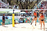 Deutsch: Beachvolleyball bei den Olympischen Jugendspielen 2018; Tag 9, 15. Oktober 2018; Mädchen, Viertelfinale: USA-Spanien 2–1 (21–19/17–21/15–9) English: Beach volleyball at the 2018 Summer Youth Olympics at 15 October 2018 – Girls Quarterfinals: USA-Spain 2–1 (21–19/17–21/15–9)