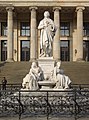 Deutsch: Berlin, Gendarmenmarkt, Schillerdenkmal vor dem Konzerthaus