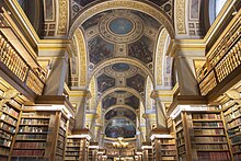 Photographie montrant la salle de lecture de la bibliothèque de l'Assemblée nationale.