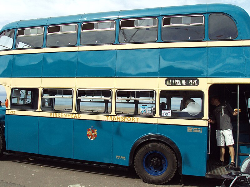 File:Birkenhead Bus, Hoylake 1.JPG