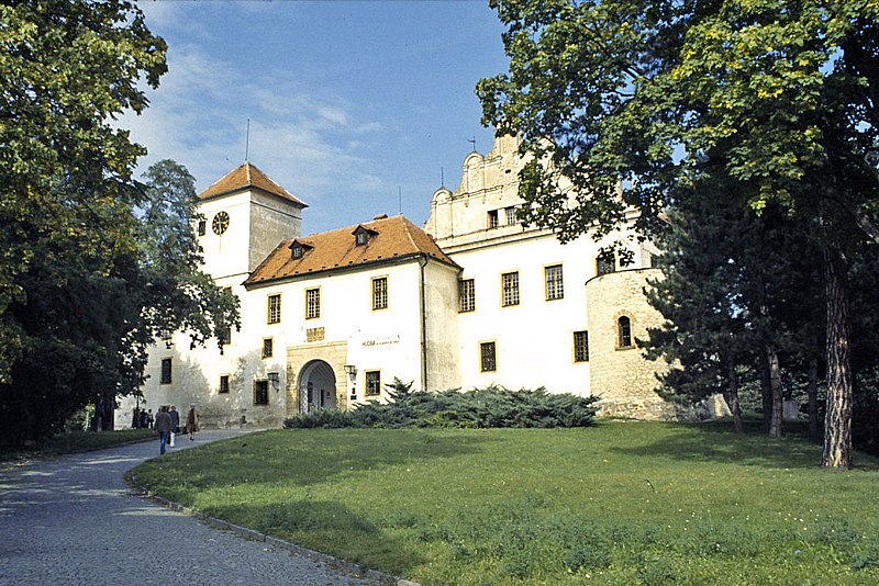 File:Blansko, Schloss.jpg