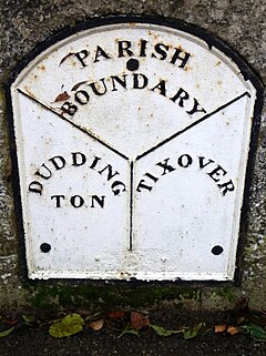 Boundary marker, Duddington (geograph 2124182).jpg