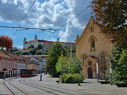 Pohled na Bratislavský hrad od Kostela sv. Štěpána