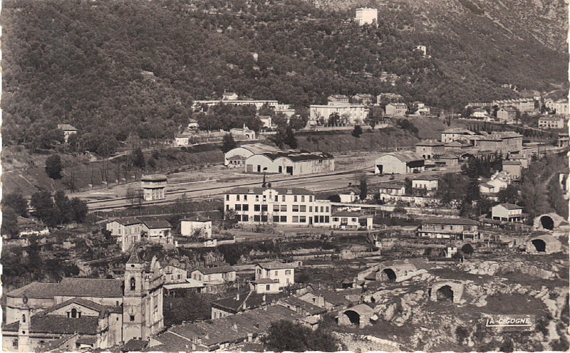 File:Breil, quartier de la gare.JPG