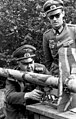 Генерал танкових військ Адольф-Фрідріх Кунтцен з Панцершреком (травень 1944).