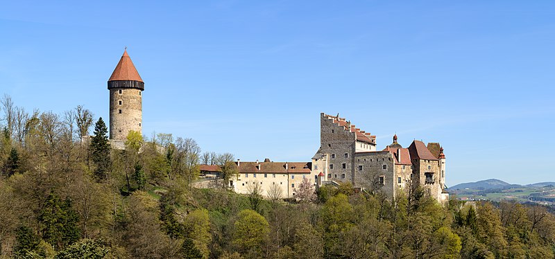 File:Burg Clam Südseite 01.jpg