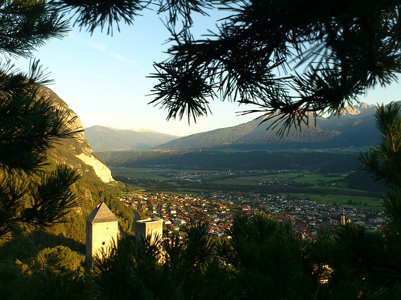 File:Burgruine Fragenstein 2012-09-17 22-57-08.jpg