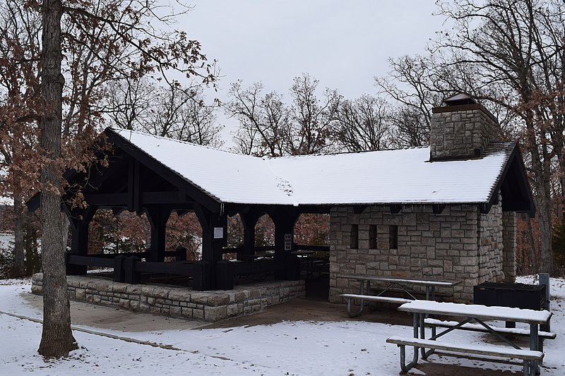 File:CCC picnic shelter at Buzzard's Roost, Mark Twain State Park.jpg