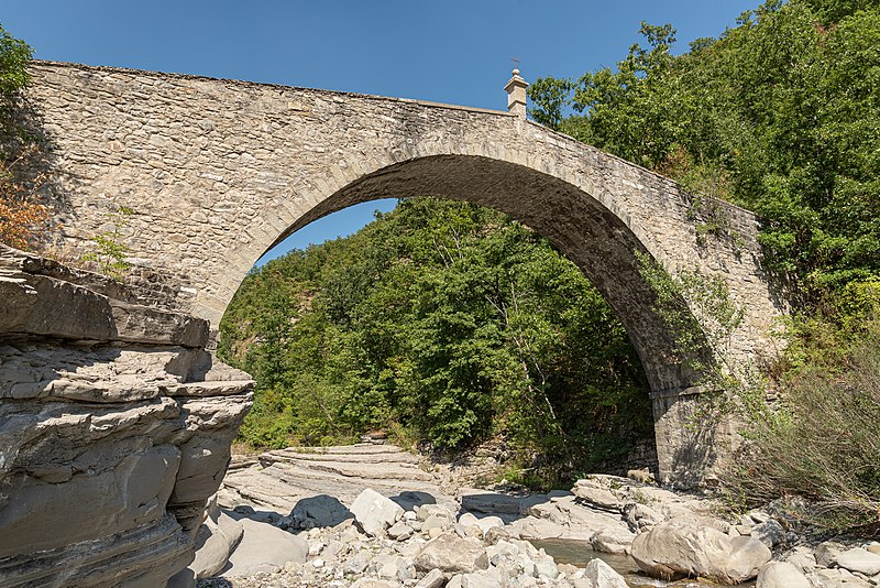 File:Ca' di Gnano bridge - Villa Minozzo, Reggio Emilia, Italy - September 5, 2021 05.jpg