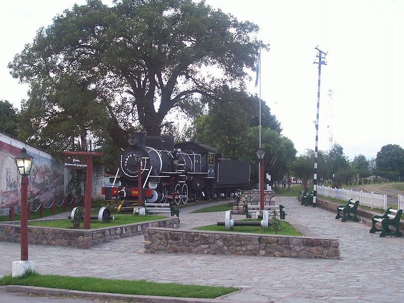 File:Campo Quijano - Antigua locomotora del Tren de las nubes.JPG