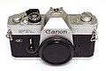 Deuxième version du Canon FTb (voir levier d’armement et retardateur), boitier argenté