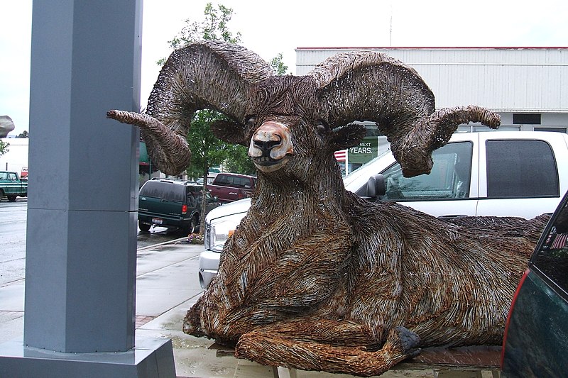 File:Cascade Idaho, Bighorn Ram, Recycled Barbed Wire Sculpture - panoramio.jpg