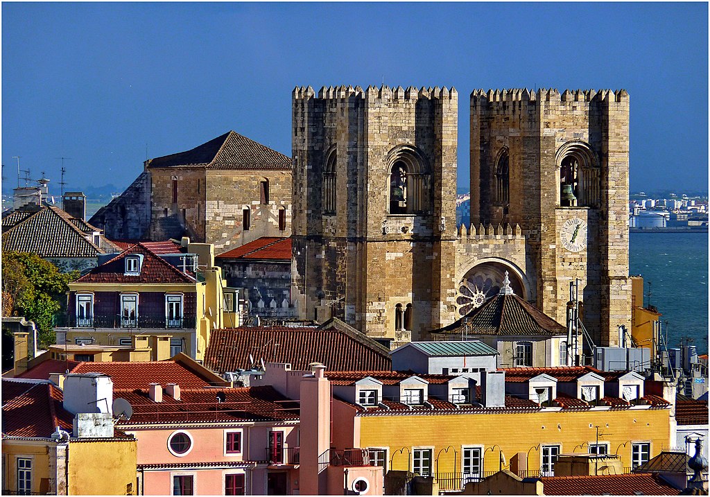 Cathédrale de la Sé dans le quartier Alfama à Lisbonne - Photo de Patano