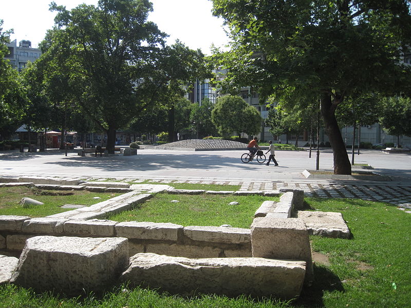 File:Central square - Larissa.JPG