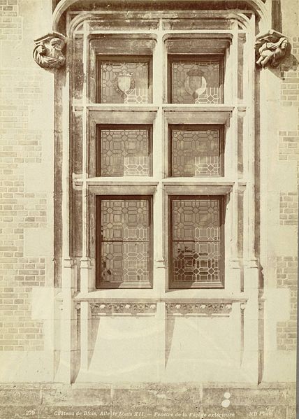 File:Château de Blois, Window (Louis XII Wing) (3486770770).jpg