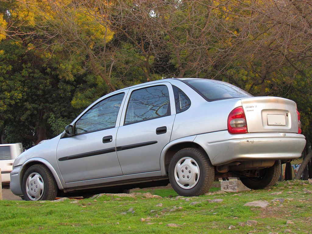 Chevrolet Corsa GL 16 Sedan - Photos, News, Reviews, Specs, Car