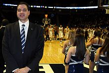 Kris Roupas 2011 yilgi PSU basketbol bo'yicha bitiruvchilar kuni.JPG