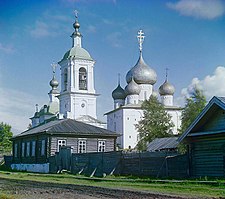 Neitsyt Marian kuolonuneen nukkumisen kirkko Belozerskissa. Sergei Prokudin-Gorskin värivalokuva vuodelta 1909.