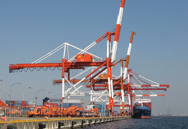 File:Container handling 6294 【 Pictures taken in Japan 】.jpg