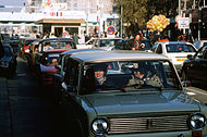 14 בנובמבר 1989: תושבים ממזרח ברלין נכנסים למערב העיר דרך צ'ק פוינט צ'רלי