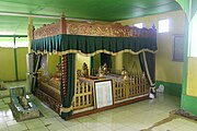 Banjar: Kubah makam Syekh Abdurrahman Siddiq bin Husin atawa Datu Kayan, ulama matan Alalak, Barito Kuala, Kalimantan Selatan. Bahasa Indonesia: Pusara dari Syekh Abdurrahman Siddiq bin Husin atau Datu Kayan, ulama dari Alalak, Barito Kuala, Kalimantan Selatan. English: Tomb of Sheikh Abdurrahman Siddiq bin Husin or Datu Kayan, a cleric from Alalak subdistrict, Barito Kuala Regency, South Kalimantan.