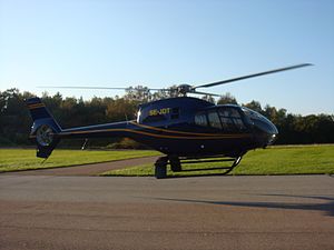 Nuförtiden flyger man mycket helikoptrar vid Säve flygplats.
