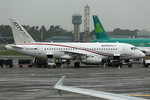 CityJet Sukhoi Superjet 100 op de luchthaven van Dublin (2016)