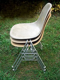 Eames-stapelstuhl.jpeg