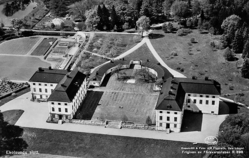 File:Ekolsunds slott flygfoto.JPG