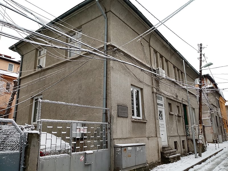 File:Emanuil Popdimitrov home with memorial plaque, 26 Avicenna Str., Sofia.jpg