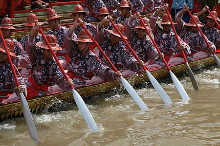 Tập_tin:Escort_Barge_crew.JPG