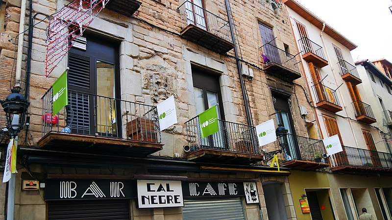 File:Exterior oficines Plaça Sant Joan - Berga.jpg