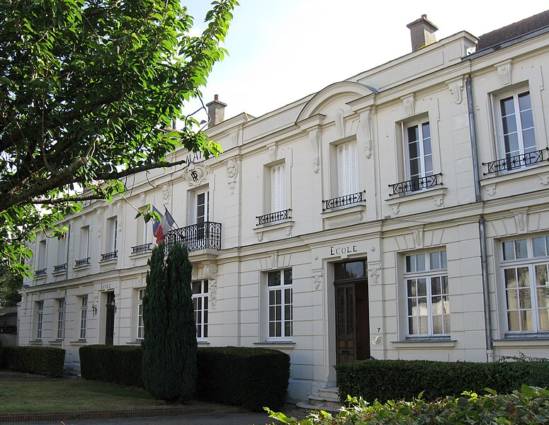File:Favières mairie.jpg