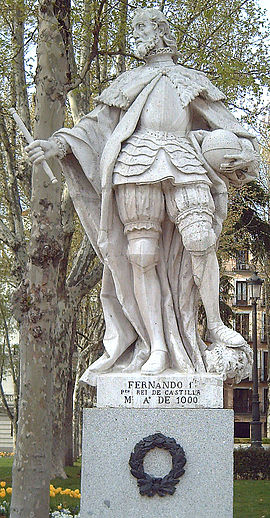 Статуя Фердинанда I Великого на Восточной площади (Плаза де Ориенте) в Мадриде