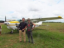 Fixeur français prêt à embarquer pour un vol en Amazonie Bolivienne avec un JRI.jpg