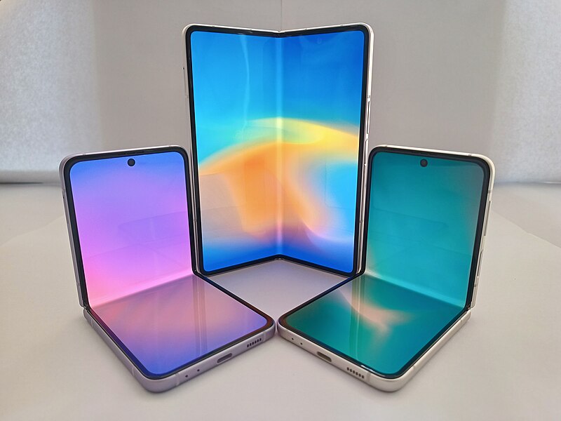 File:Foldable Smartphones.jpg